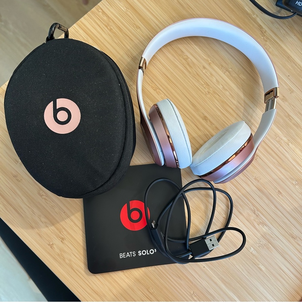 Beats Solo³ Bluetooth Wireless Headphones - Rose Gold